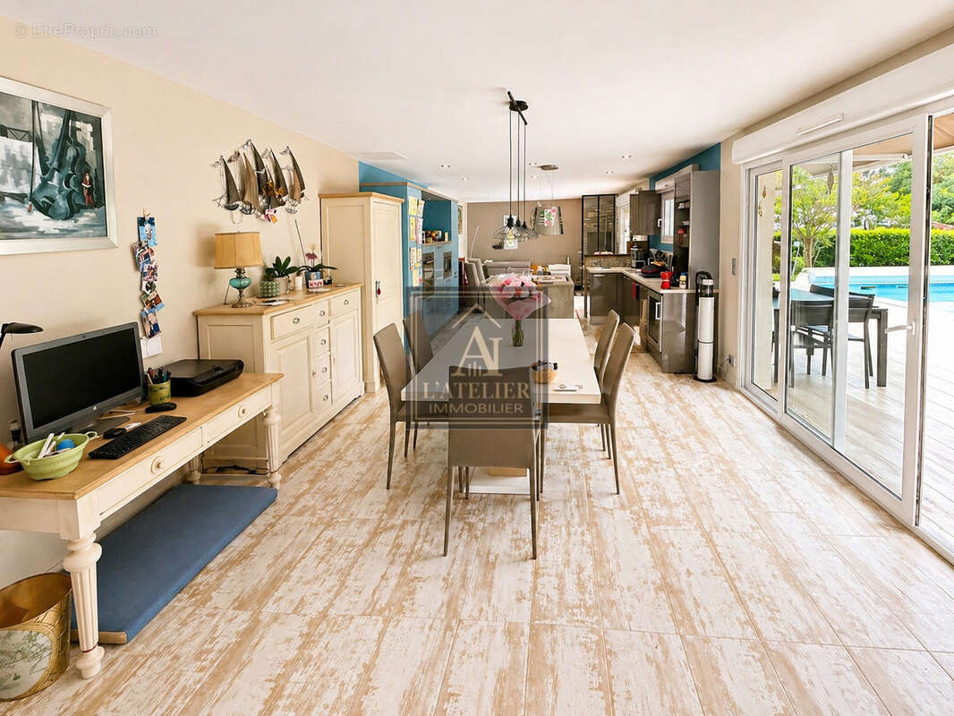 Maison avec dépendance, garages, atelier, piscine sur une parcelle de 7559 m2 - photo 3