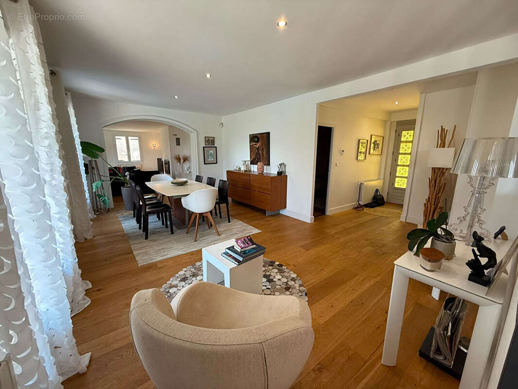 Maison de plain-pied de 132,17 m² avec piscine, 3 Chambres et terrain de 3 490 m² - photo 8