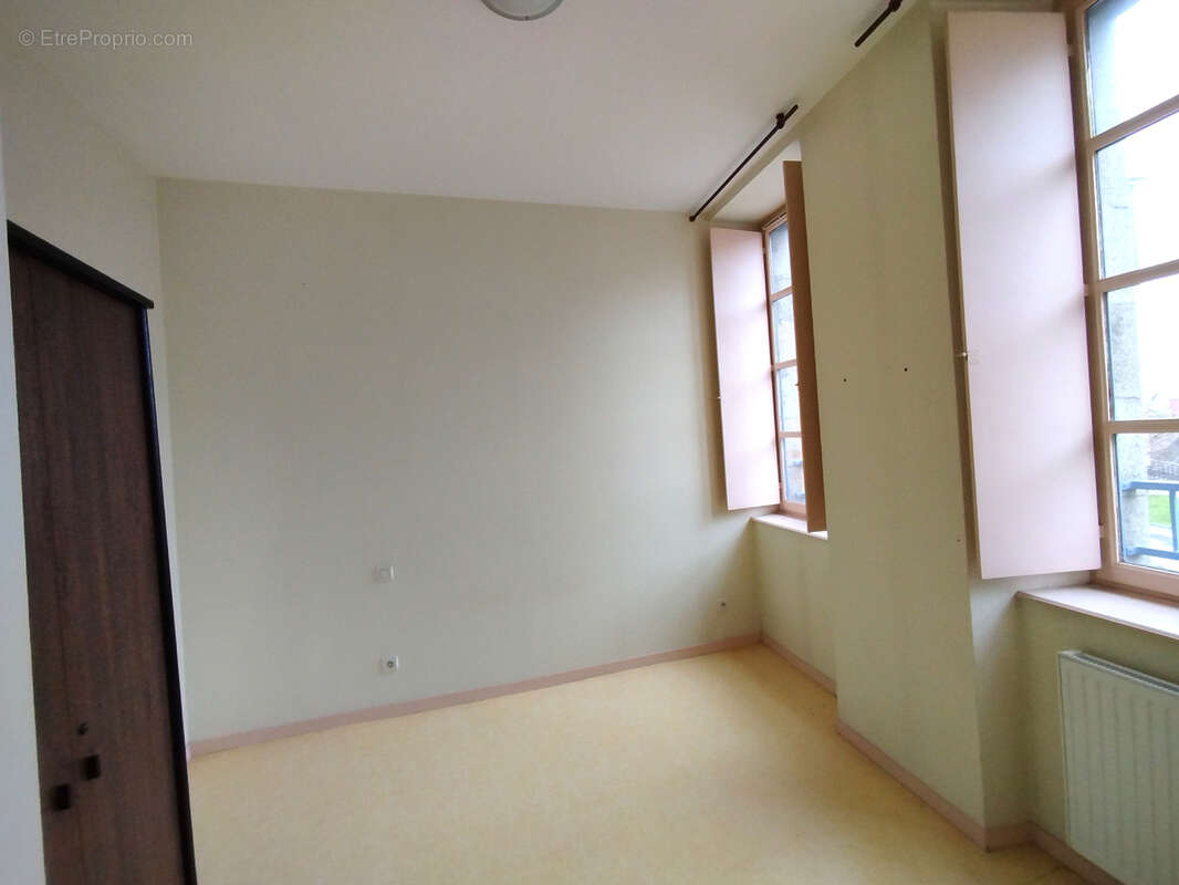 Appartement à FOUGERES