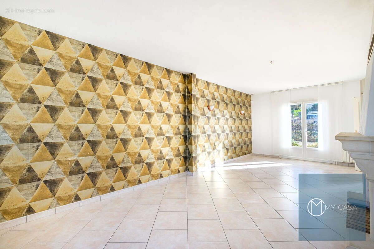 Maison à SAINT-PIERRE-DE-CHANDIEU