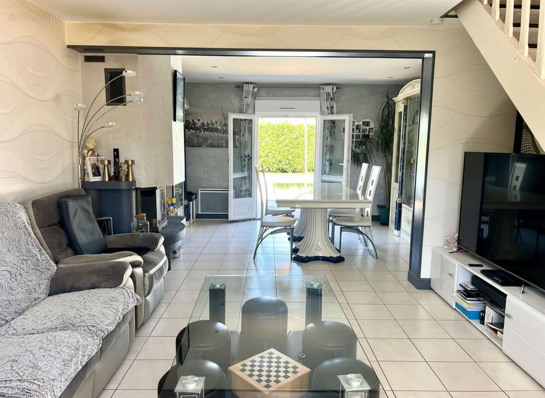 Maison à VILLENEUVE-LE-COMTE