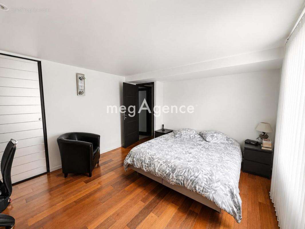 Triplex esprit maison 118 m² avec jardin, cheminée et 3 parkings – Saint-Nom-la-Bretèche - photo 4