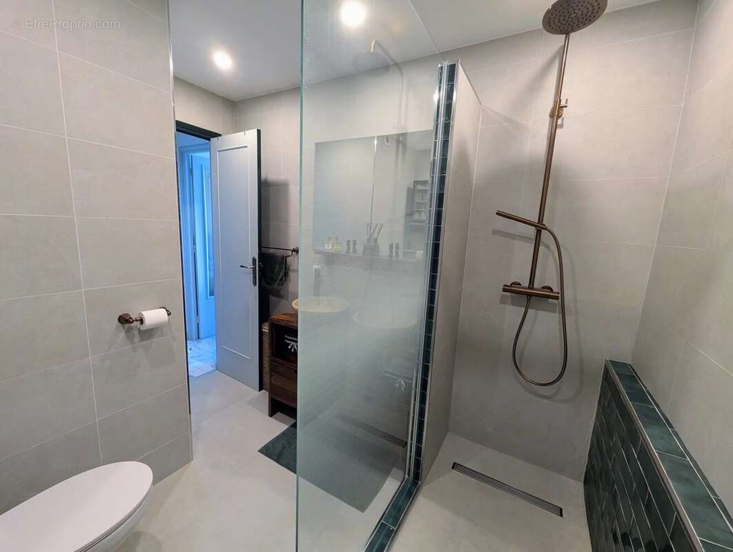 Superbe appartement t2 calme / vue mer grande terrasse et garage - photo 9