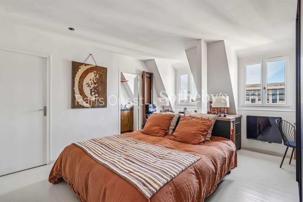 Appartement à NEUILLY-SUR-SEINE