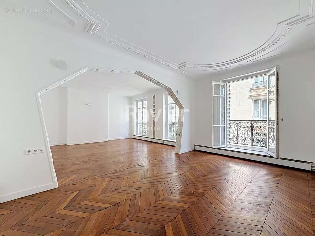 Appartement à PARIS-1E