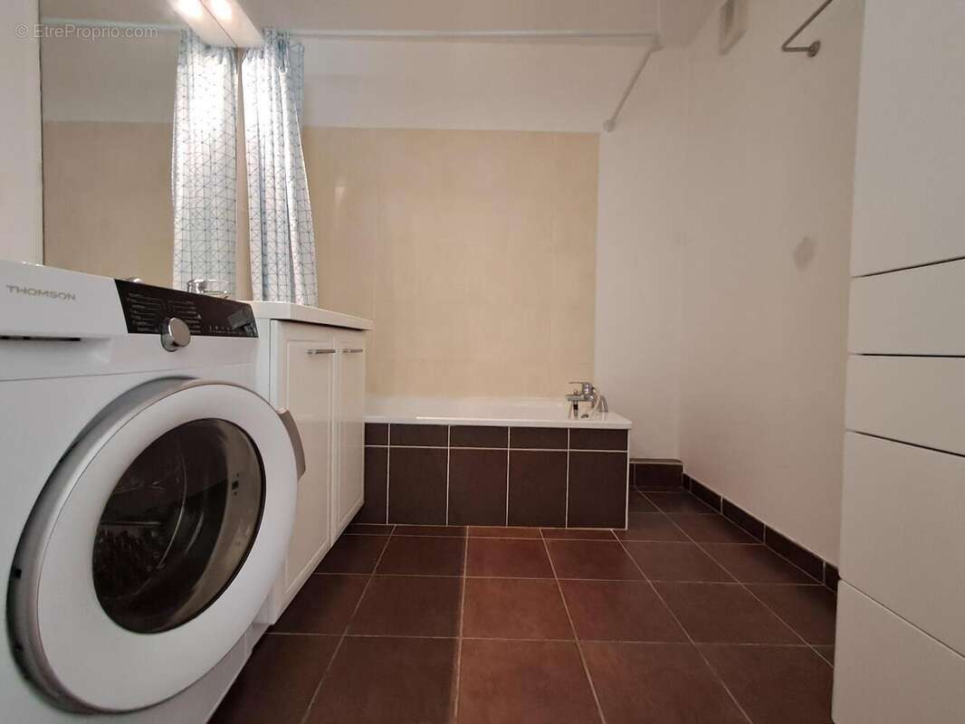 Appartement 38 m² à Decines-Charpieu  - photo 7