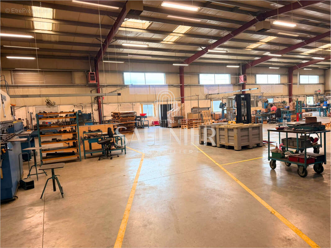En sortie de Montrichard, A vendre locaux commerciaux et industriels. - photo 8