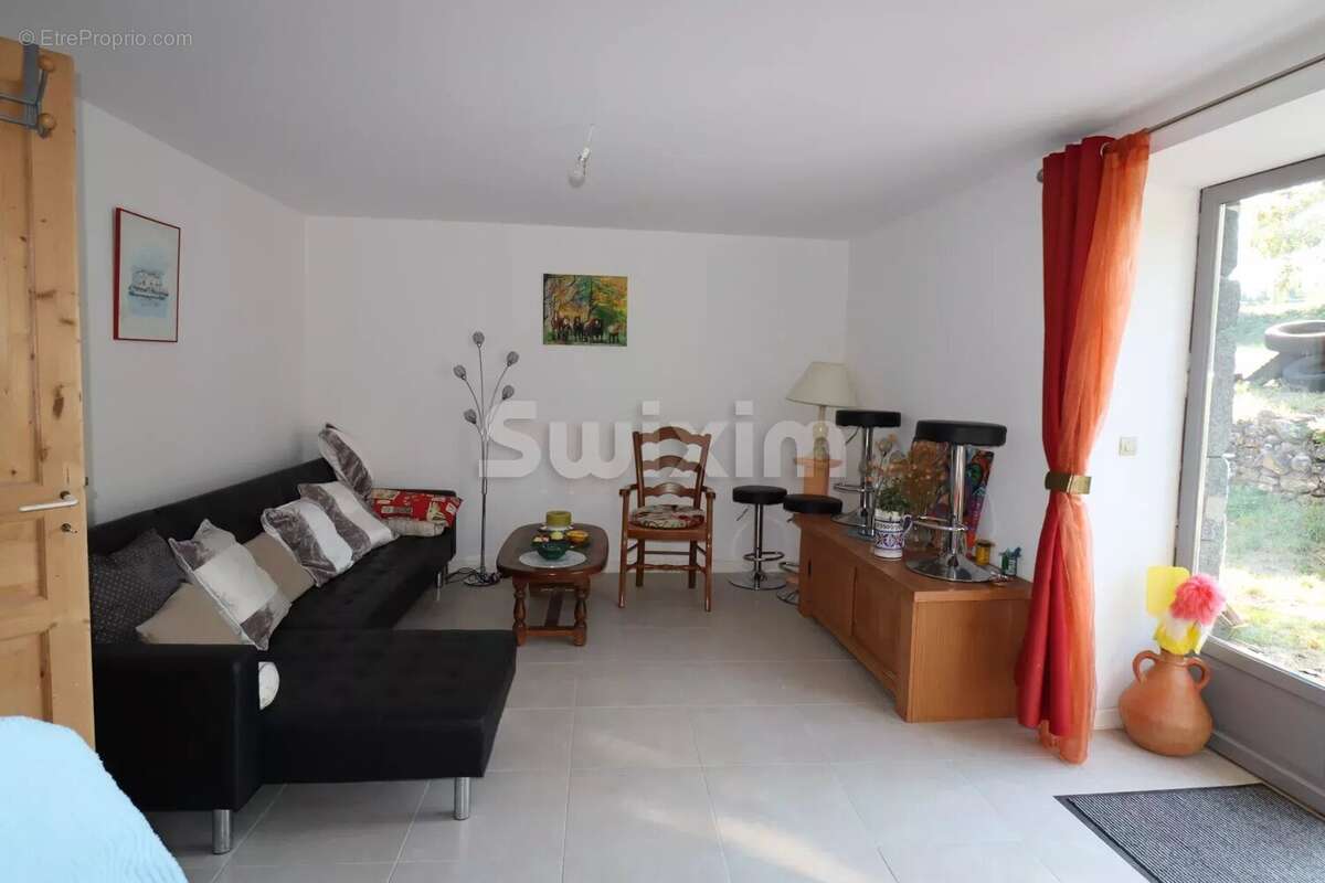 Maison à SAINT-GINEIS-EN-COIRON