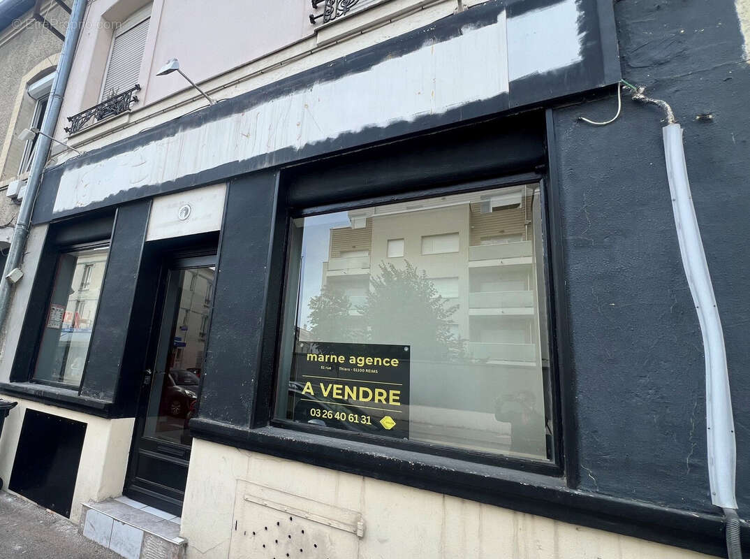 Secteur luton - local commercial professionnel de 44m2 avec vitrine - photo 8