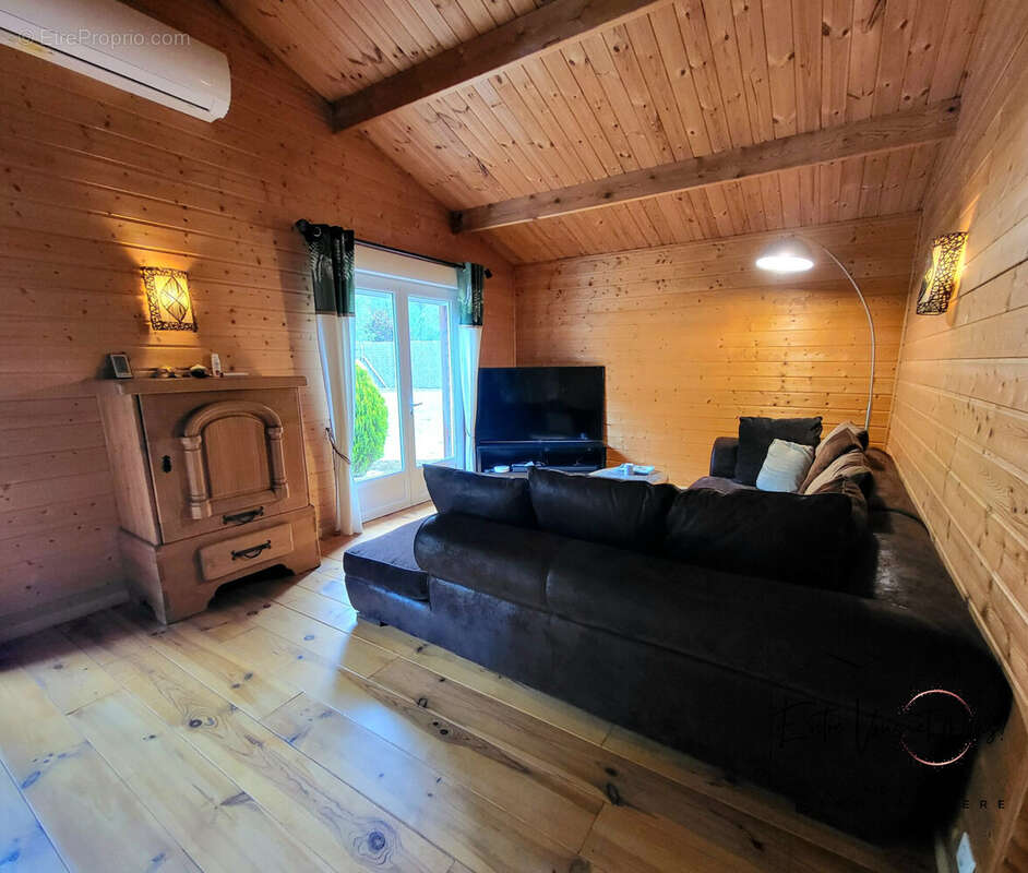 Maison 140 m² à Saint-Martin-Curton  - photo 8