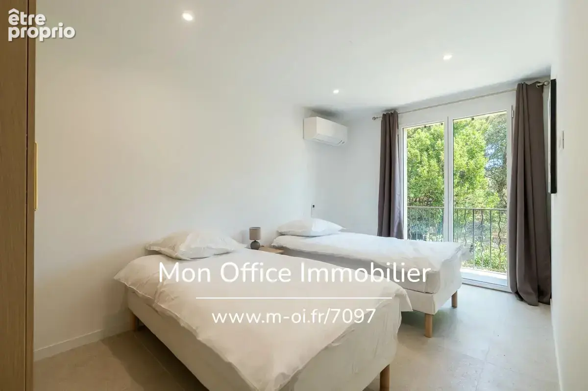 Référence : 7097-les. - appartement rénové à 100m de la mer t4 avec terrasse et parkings résidence calme à grimaud beauvallon - photo 16