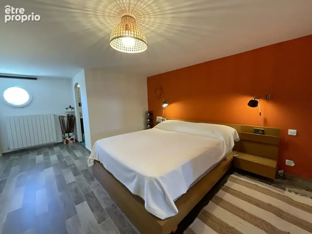 Villa de charme avec piscine, jardin paysager, double garage et prestations premium - photo 14