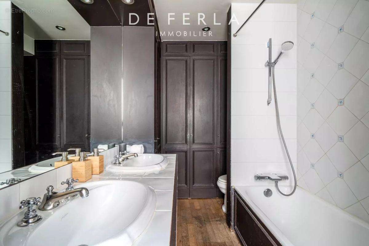 Appartement à PARIS-8E