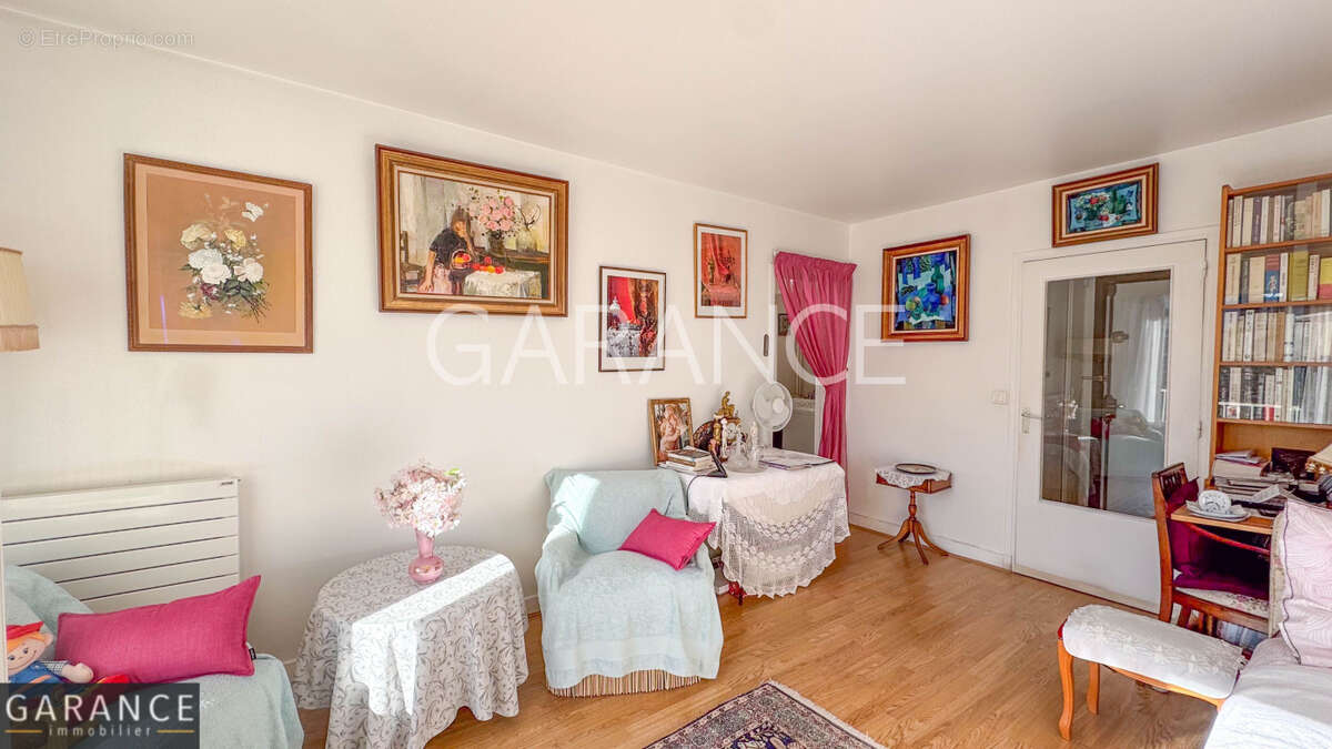 Appartement à PARIS-14E