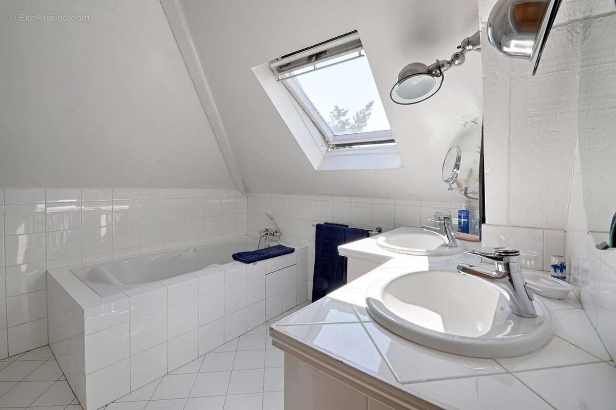 Maison à SAINT-MAUR-DES-FOSSES