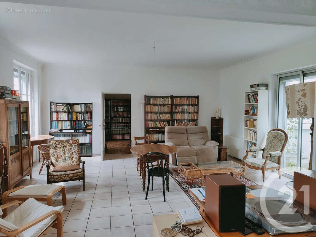 Maison 214 m² à La Chapelle-Montlinard  - photo 6