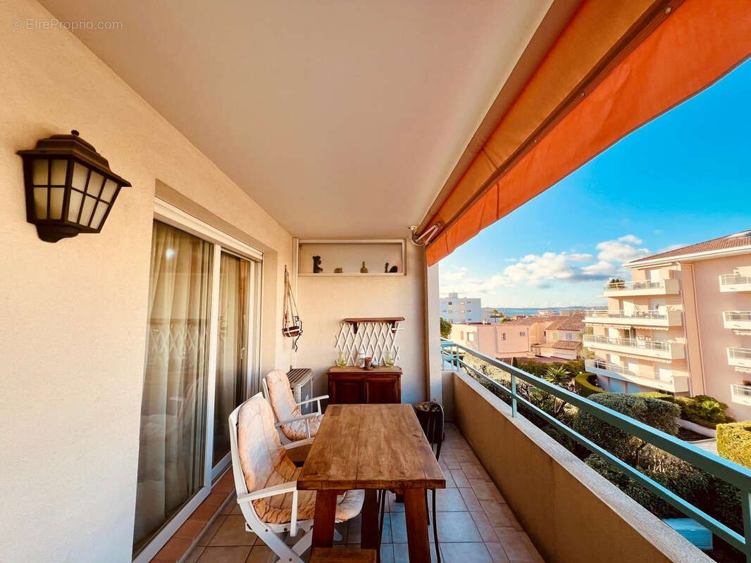 Appartement à SAINT-LAURENT-DU-VAR