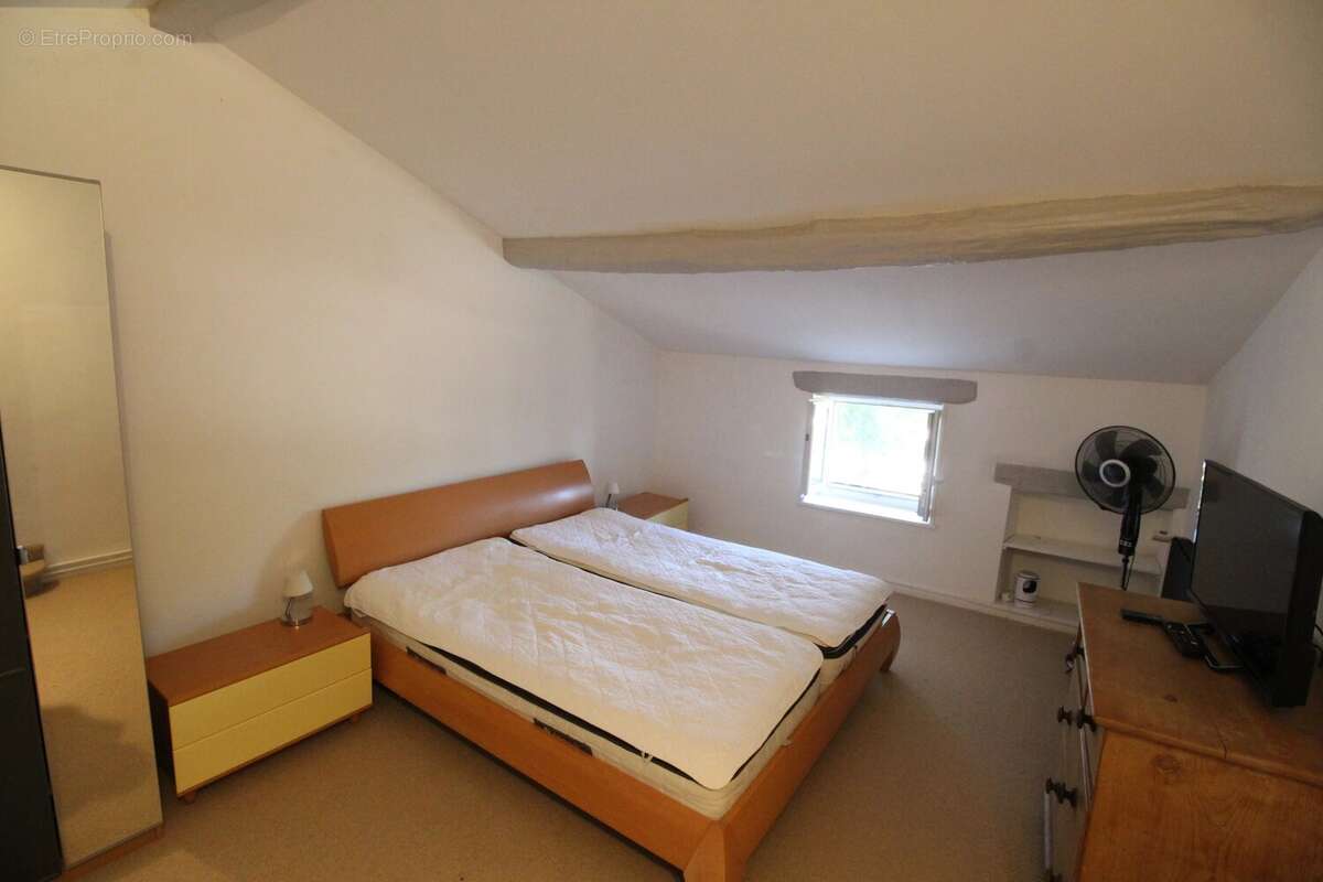 Charmante propriété de caractère comprenant trois chambres, une grange et une piscine chauffée - photo 12