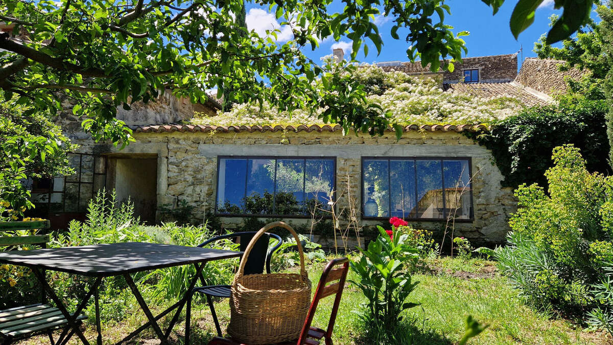 Maison à SAINTE-CECILE-LES-VIGNES