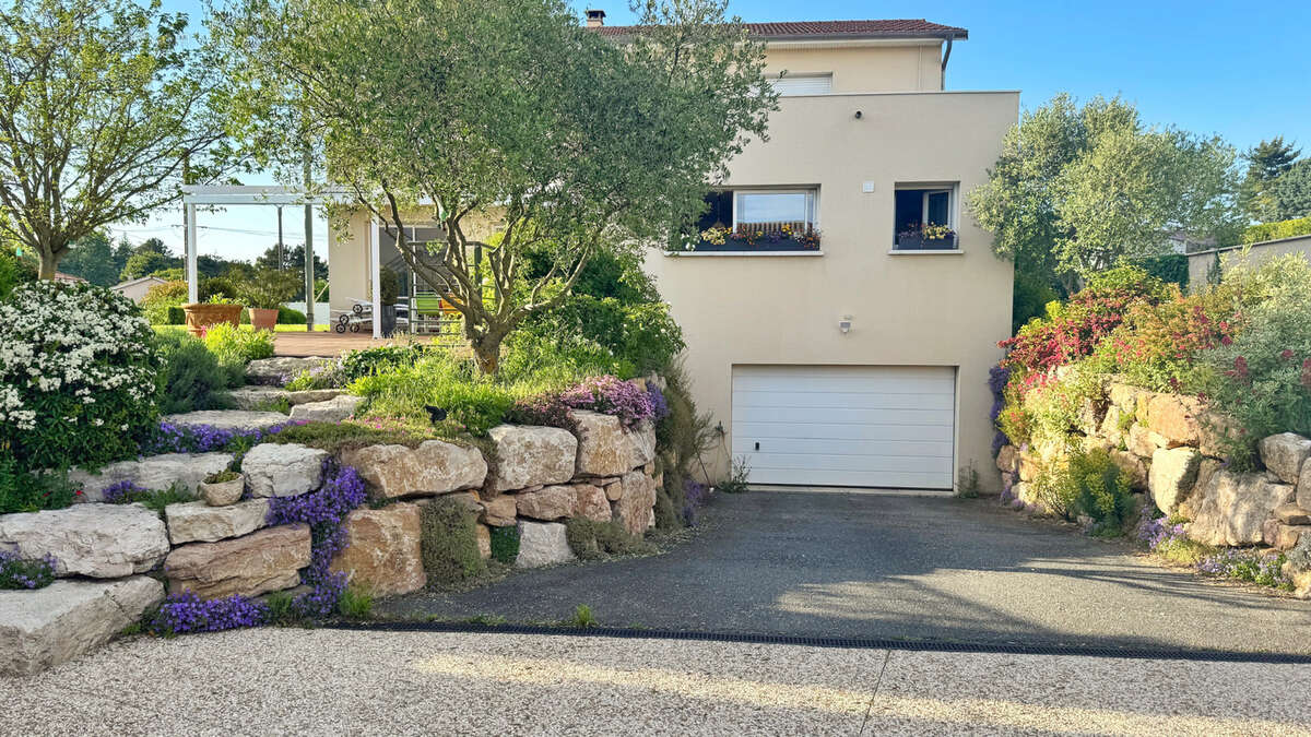 Maison à SAINT-CYR-SUR-LE-RHONE