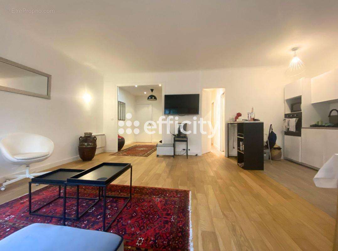Appartement à NEUILLY-SUR-SEINE