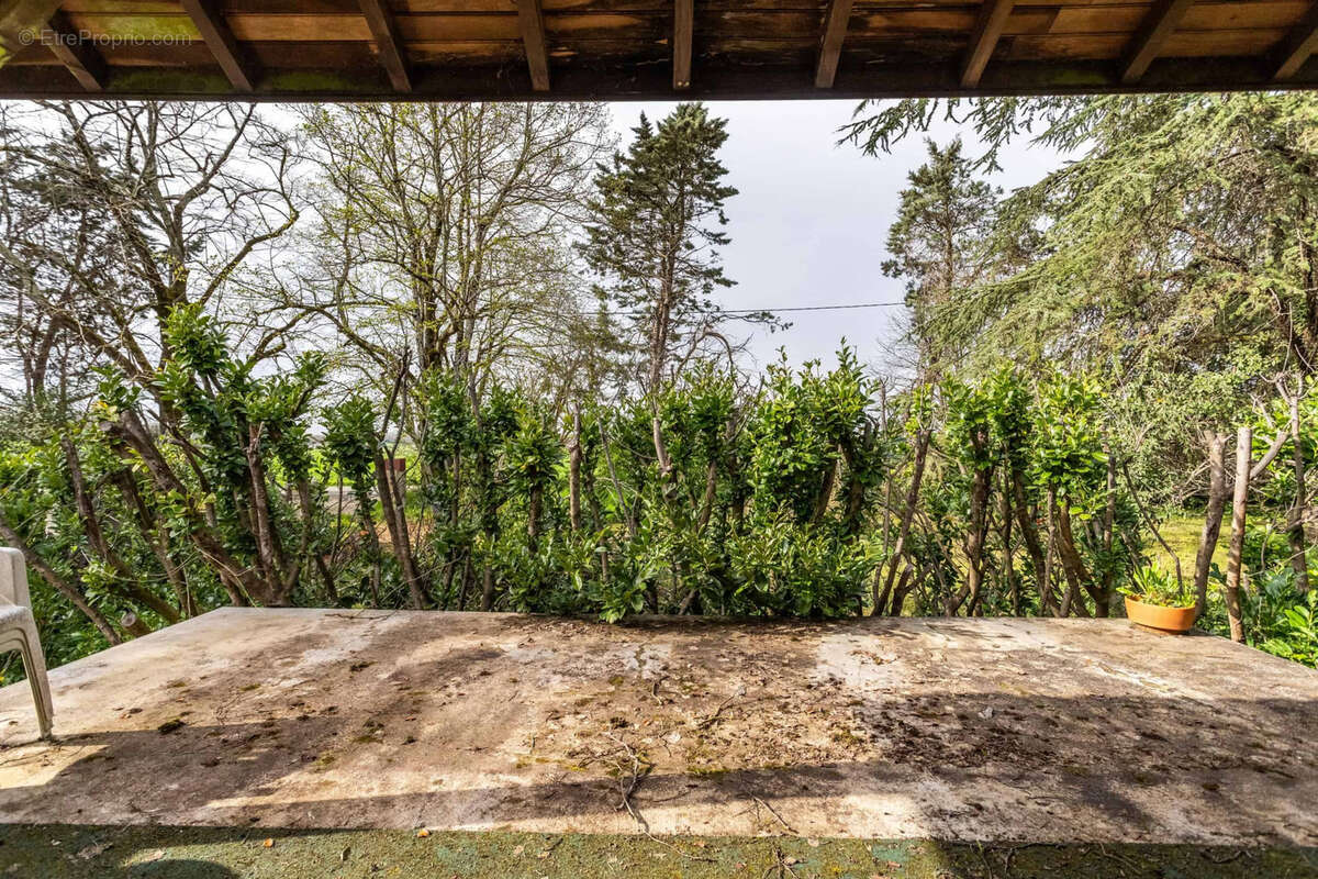 Stone property for renovation - photo 5