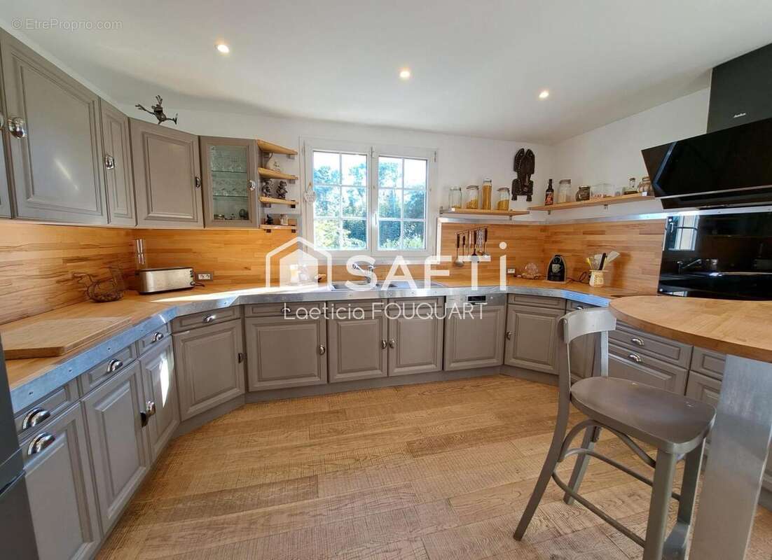 Maison 162 m² à Chessy  - photo 4