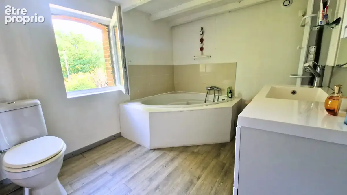 Maison de caractère avec dépendances et terrain constructible de 3 235 m2 - photo 6
