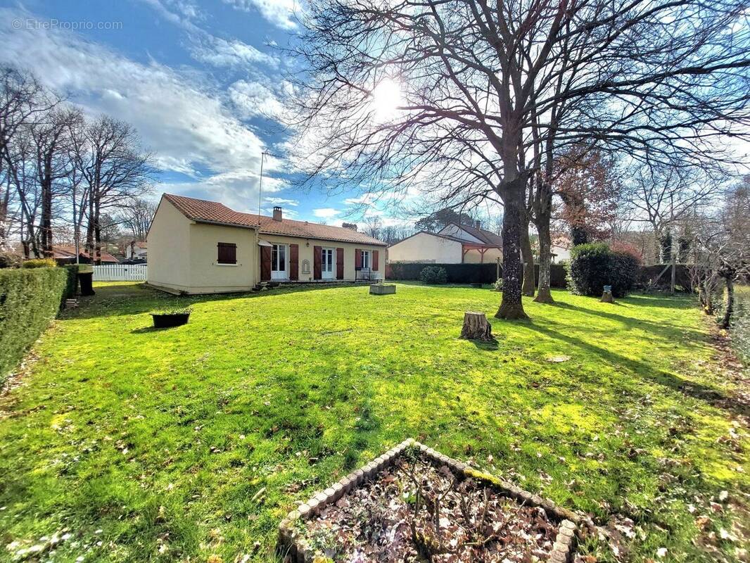 Maison à CELLE-LEVESCAULT