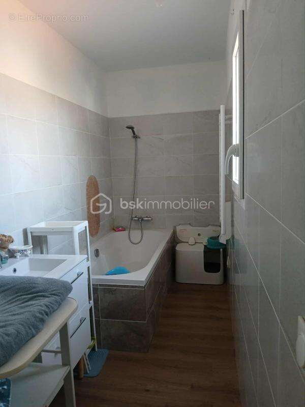 Maison à PEZILLA-LA-RIVIERE