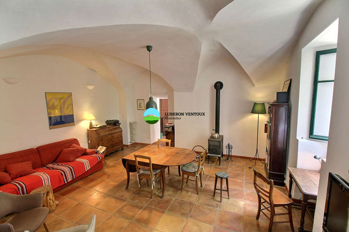Maison à MORNAS