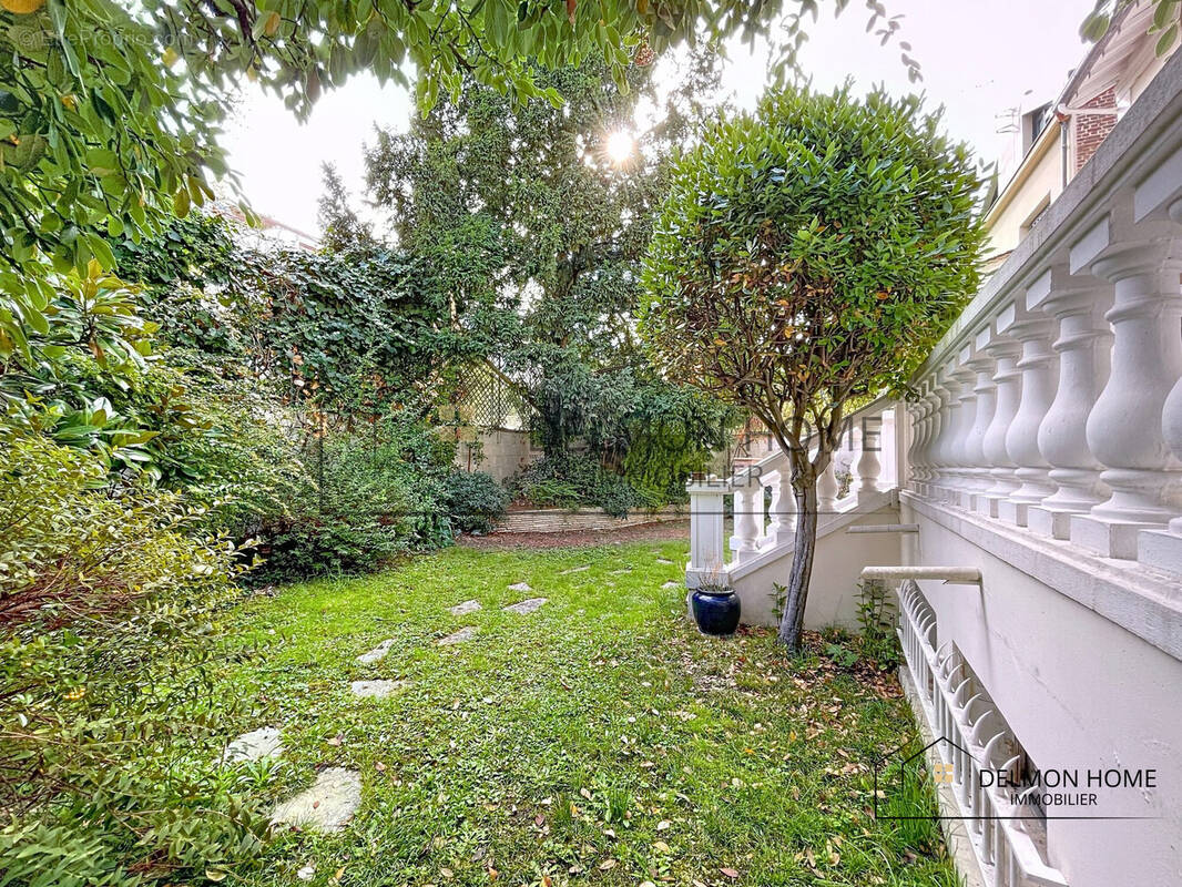 Maison à COURBEVOIE