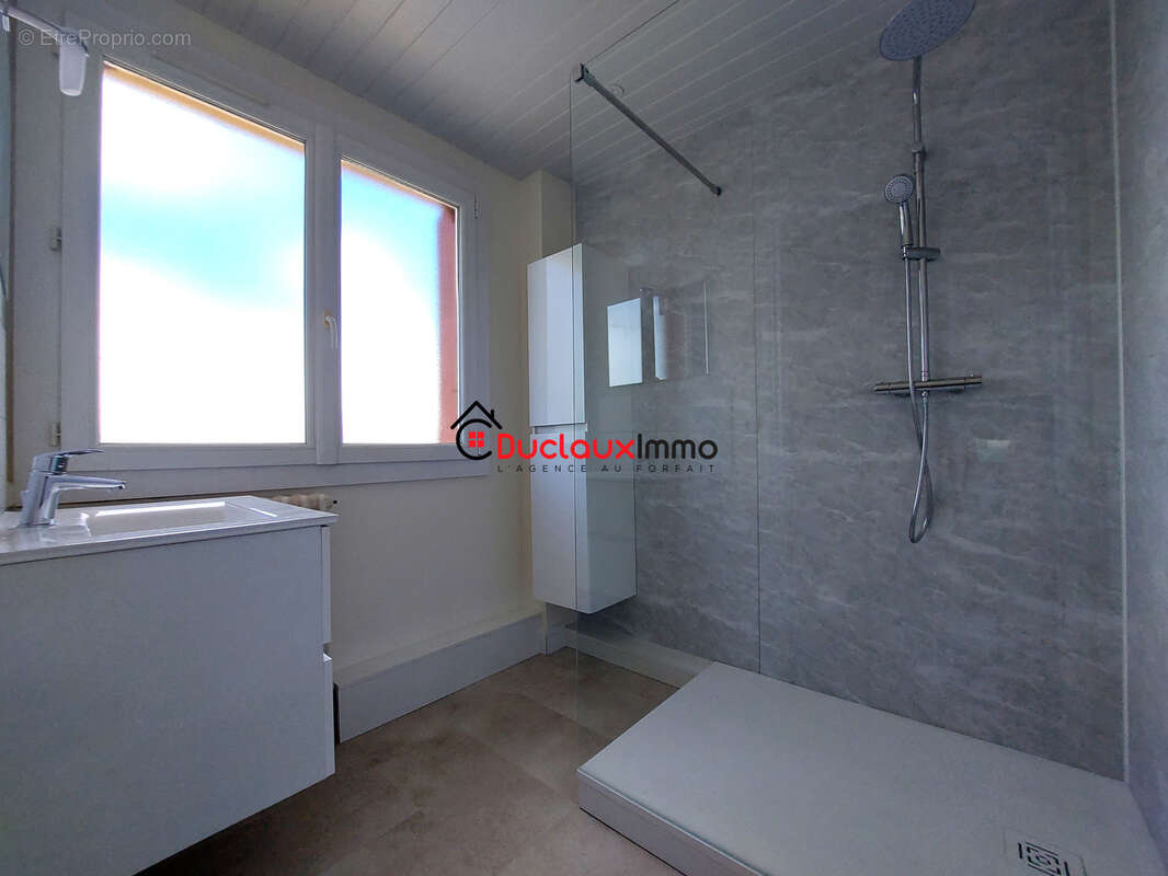 Appartement T3 avec balcon, cave & garage - photo 6