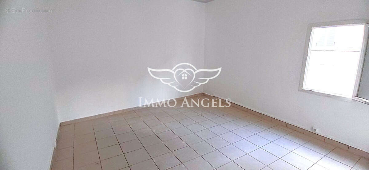 Appartement à MARSEILLE-3E