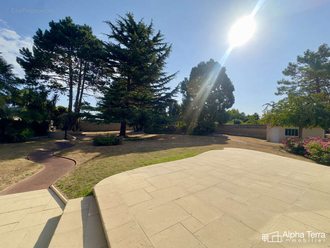 Maison 217 m² à Douvres-La-Delivrande  - photo 6