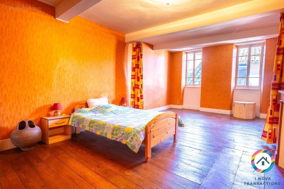 Maison de ville 118 m² – Terrasse / cour  – Dépendance – Combles aménageables – Centre Mazères - photo 10