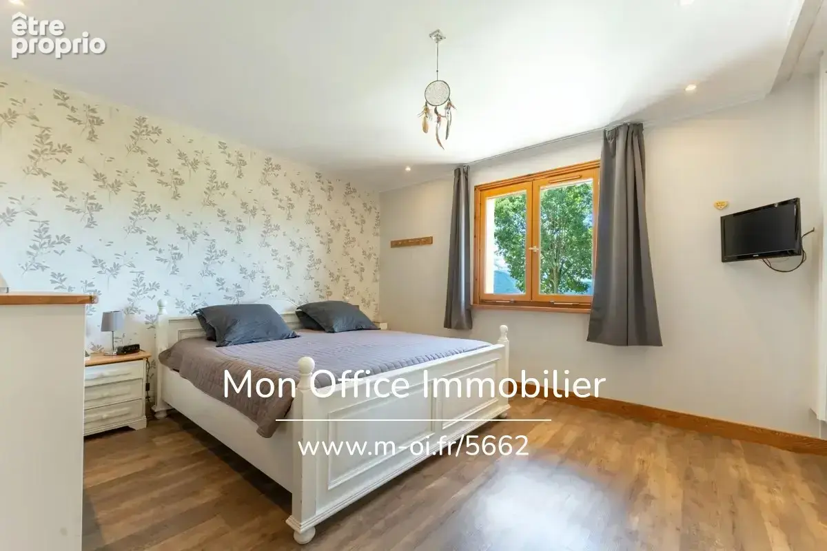 Référence : 7162-MTE - Bâtisse avec gîtes de 400 m2 - piscine - vue magnifique sur le Lac - photo 11
