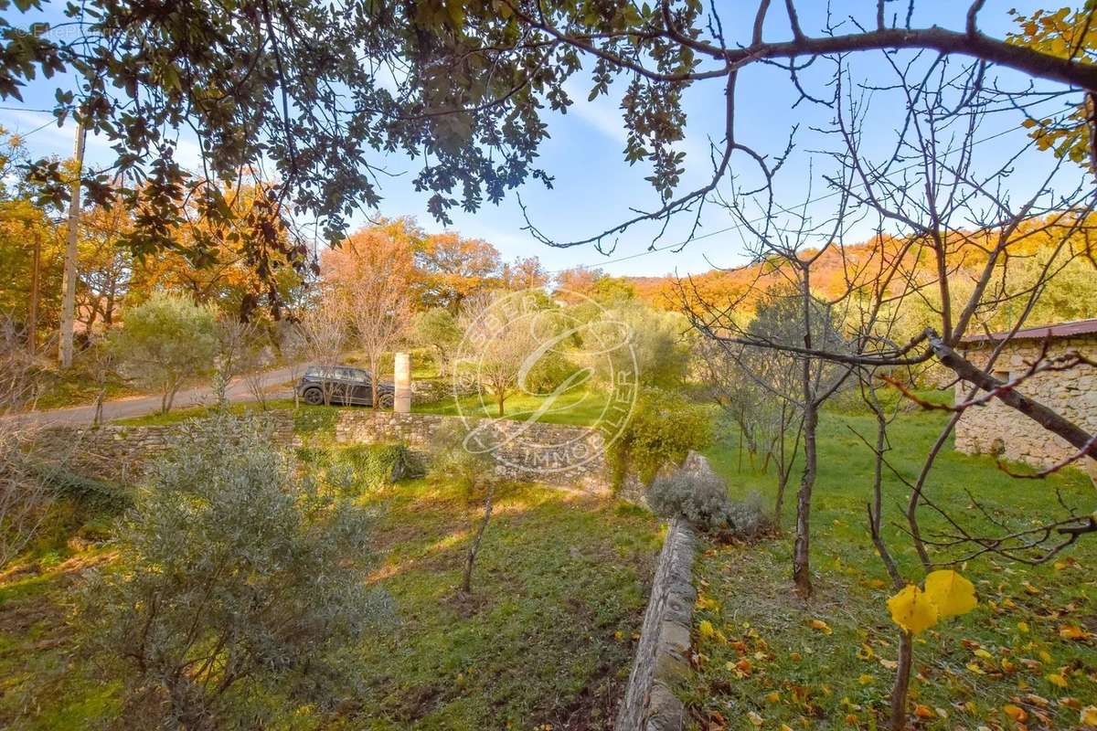 Terrain à MONTFERRAT