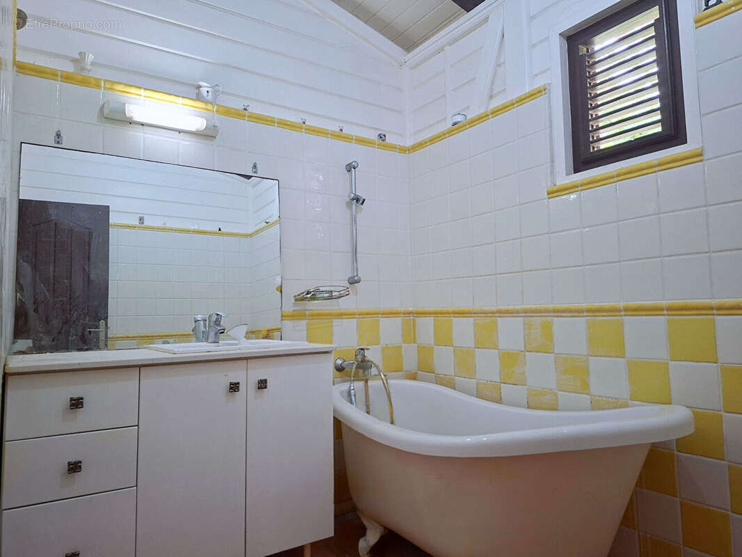 Maison à RIVIERE-PILOTE