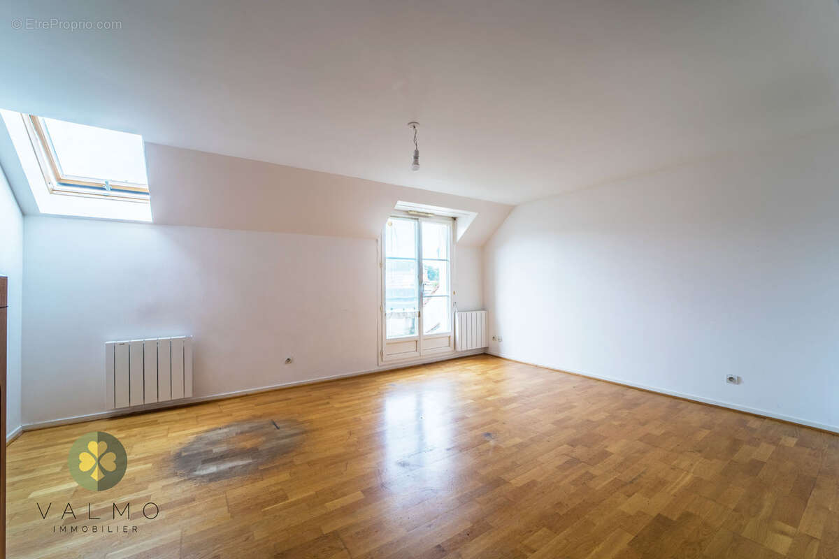 Appartement à LA QUEUE-LES-YVELINES