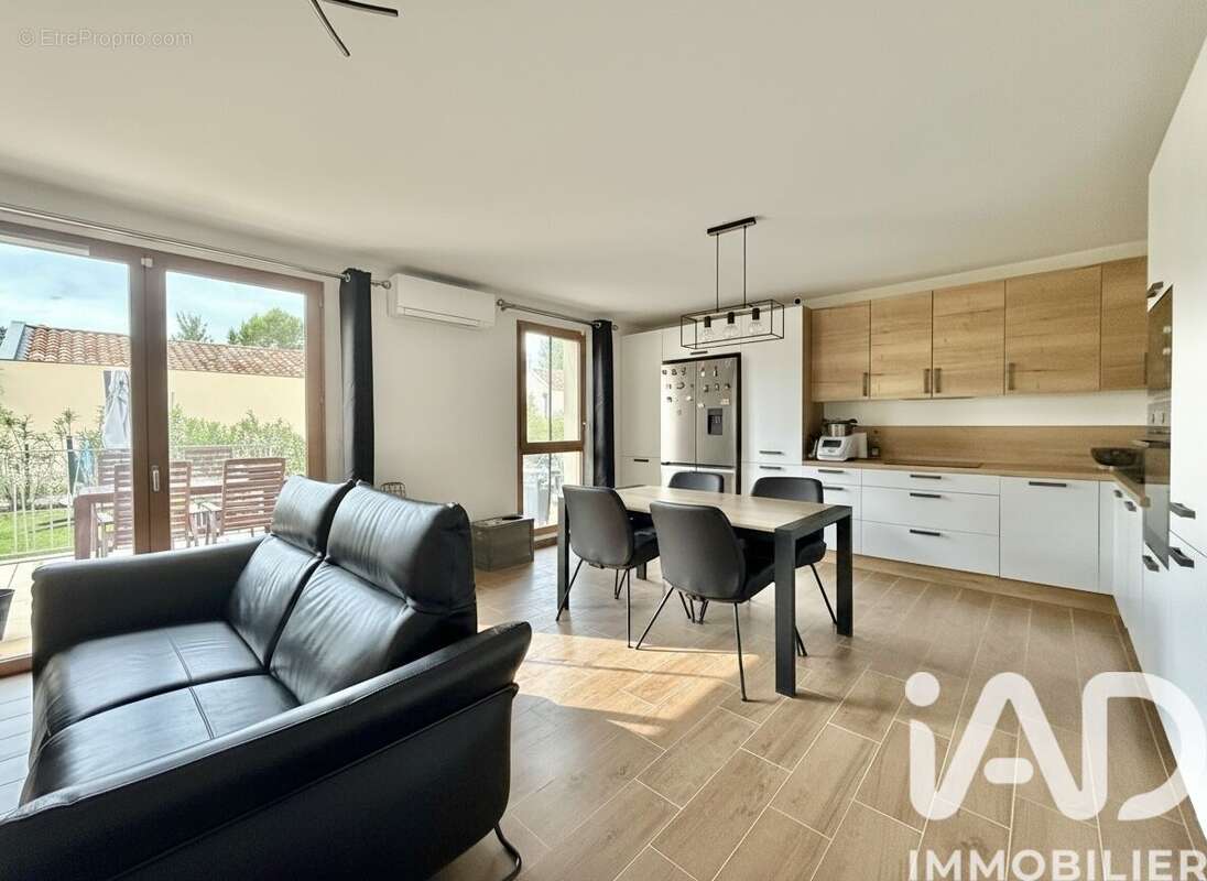 Photo 2 - Appartement à CHATEAUNEUF-LE-ROUGE