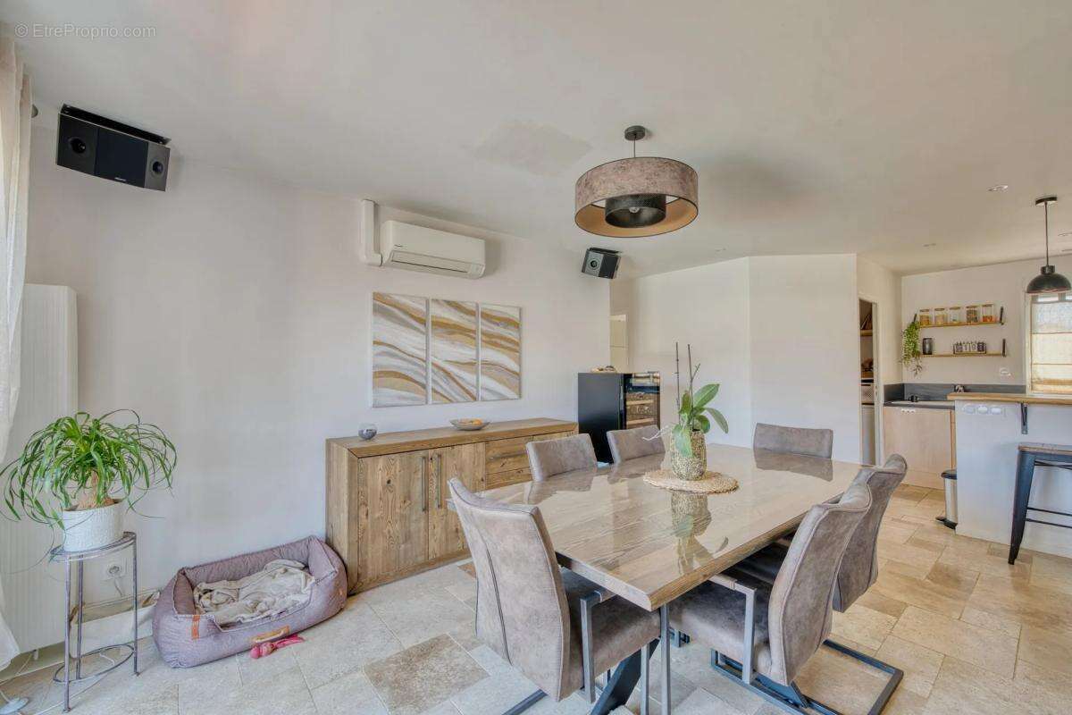 Maison moderne 95m² avec jardin et piscine à Saint-Agnant - photo 2