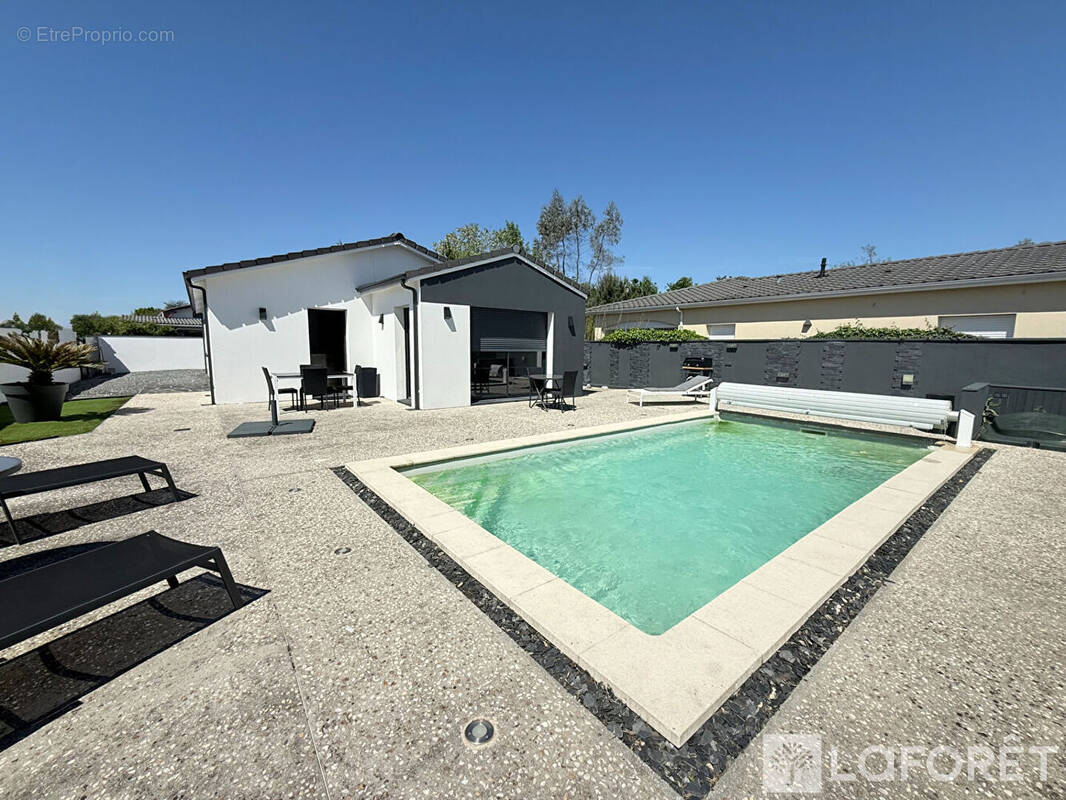 Maison à SAINT-JEAN-D&#039;ILLAC