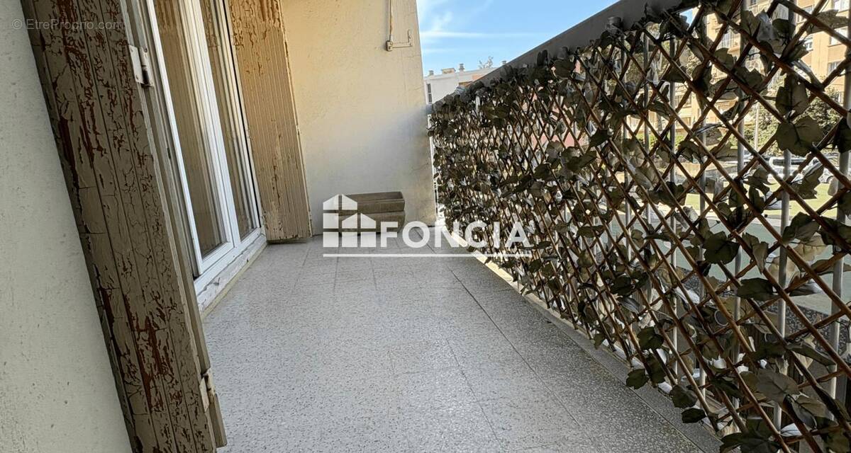 Appartement à MARSEILLE-4E