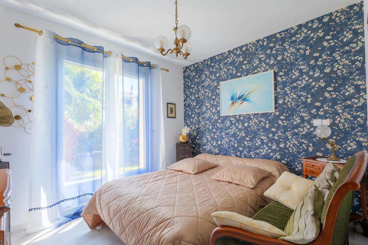 Maison de 7 pièces de 245 m² à Claye-Souilly - photo 8