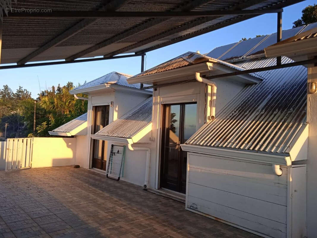 MAISON F7/8  - 180 m2 - Terrain 1200 m2 - BDN SAINTE CLOTILDE (97490) - photo 8