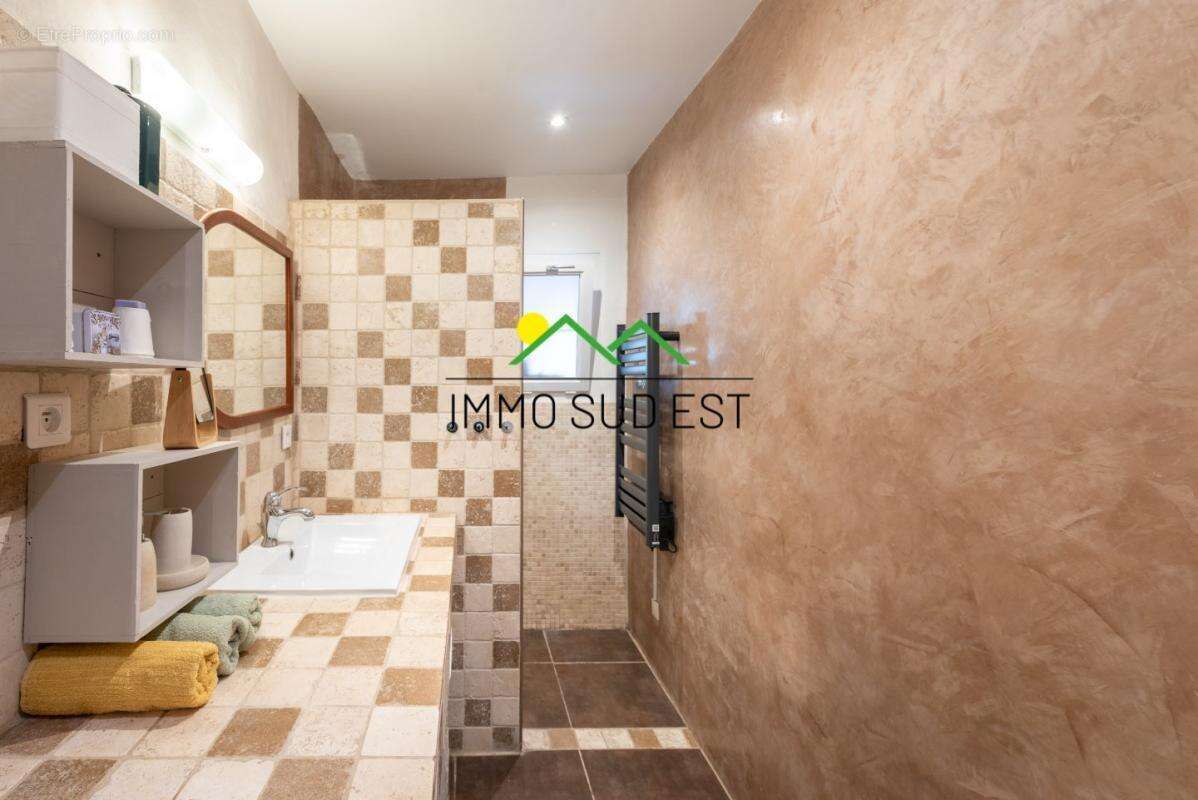 Maison à L&#039;ISLE-SUR-LA-SORGUE