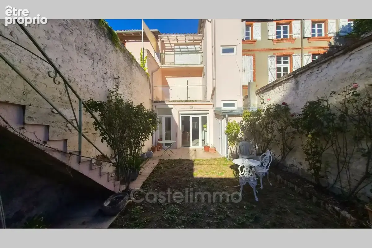 Maison 6 pièces 220 m² à vendre à Castelsarrasin (82100) - photo 1
