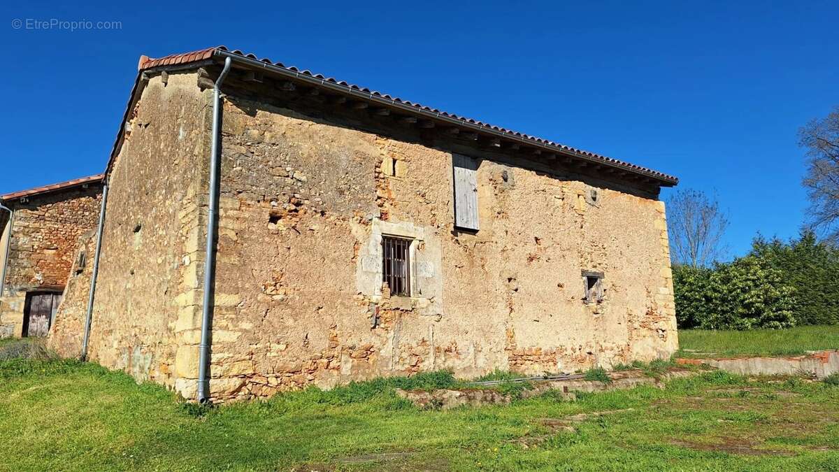 Maison à YVRAC-ET-MALLEYRAND