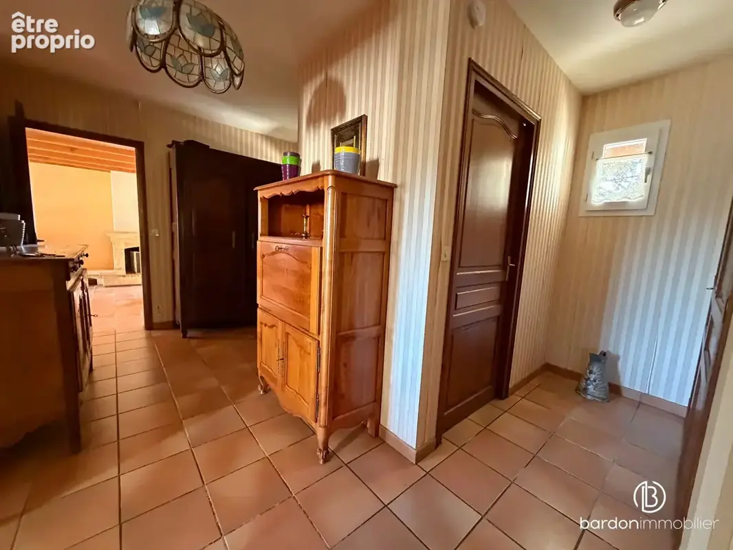 Maison 6 pièces - 140 m² - Centre ville de La Garnache - photo 9